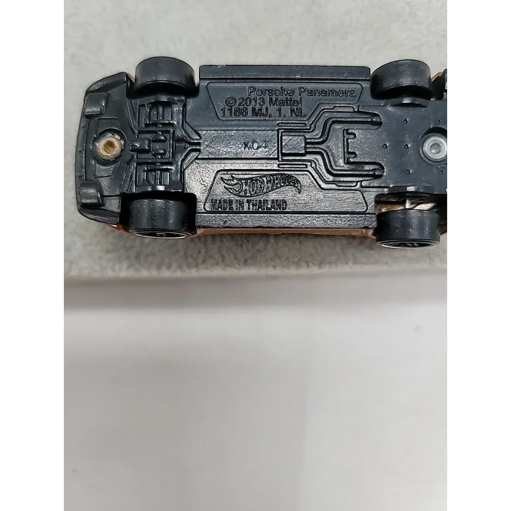 2013 Hotwheels Porsche Panamera Mattel Car 1:64